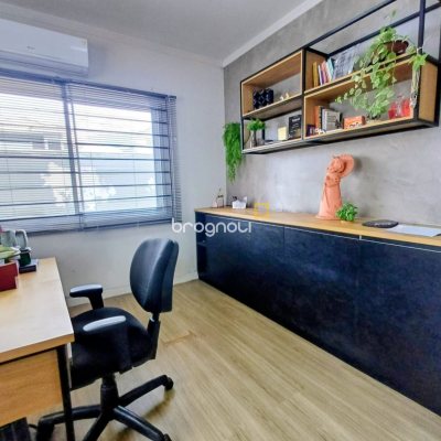 Casa com 113m², 4 quartos (sendo 1 suíte), 5 garagens, no bairro São João do Rio Vermelho em Florianópolis