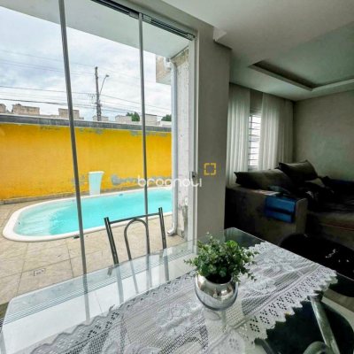 Casa com 113m², 4 quartos (sendo 1 suíte), 5 garagens, no bairro São João do Rio Vermelho em Florianópolis