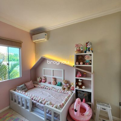 Casa com 117m², 3 quartos (sendo 1 suíte), 1 garagem, no bairro Forquilhinha em São José