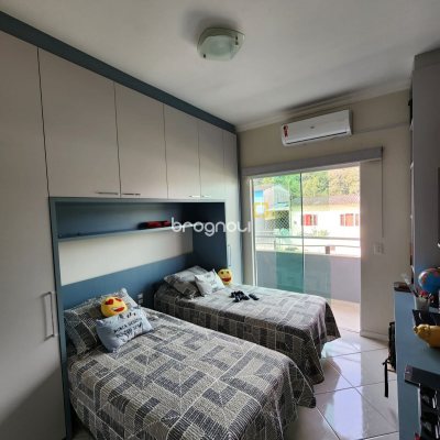Casa com 117m², 3 quartos (sendo 1 suíte), 1 garagem, no bairro Forquilhinha em São José