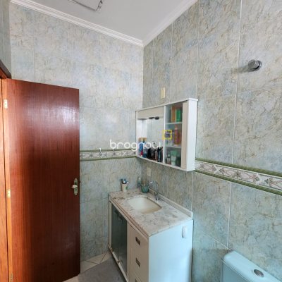 Casa com 117m², 3 quartos (sendo 1 suíte), 1 garagem, no bairro Forquilhinha em São José