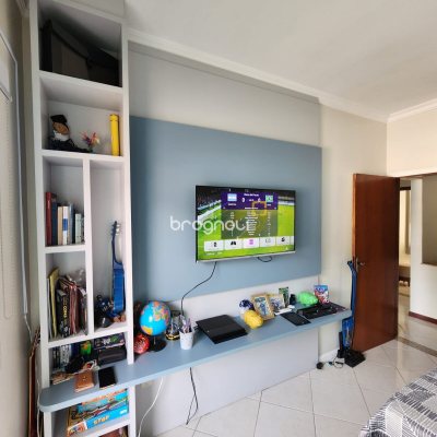 Casa com 117m², 3 quartos (sendo 1 suíte), 1 garagem, no bairro Forquilhinha em São José