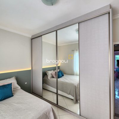 Casa com 117m², 3 quartos (sendo 1 suíte), 1 garagem, no bairro Forquilhinha em São José