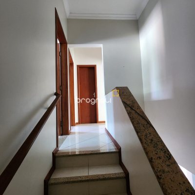 Casa com 117m², 3 quartos (sendo 1 suíte), 1 garagem, no bairro Forquilhinha em São José