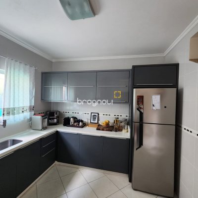 Casa com 117m², 3 quartos (sendo 1 suíte), 1 garagem, no bairro Forquilhinha em São José