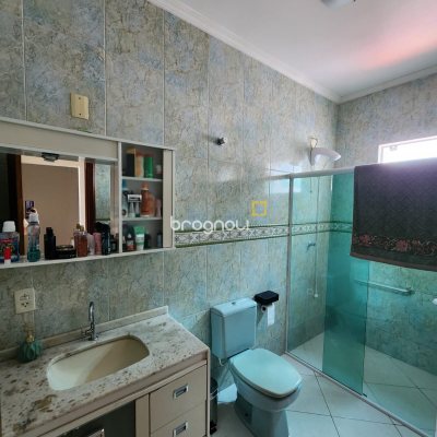 Casa com 117m², 3 quartos (sendo 1 suíte), 1 garagem, no bairro Forquilhinha em São José