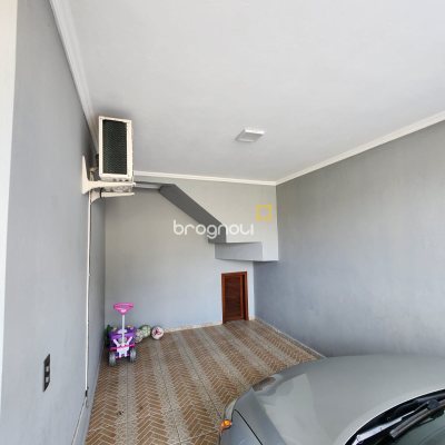 Casa com 117m², 3 quartos (sendo 1 suíte), 1 garagem, no bairro Forquilhinha em São José