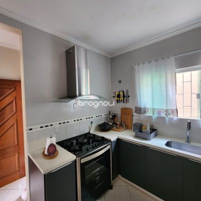 Casa com 117m², 3 quartos (sendo 1 suíte), 1 garagem, no bairro Forquilhinha em São José
