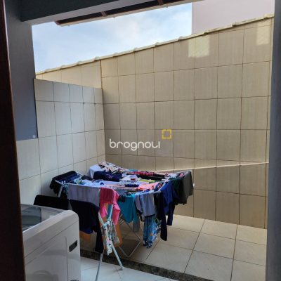 Casa com 117m², 3 quartos (sendo 1 suíte), 1 garagem, no bairro Forquilhinha em São José