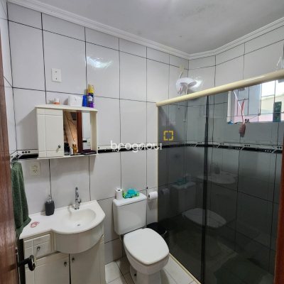 Casa com 117m², 3 quartos (sendo 1 suíte), 1 garagem, no bairro Forquilhinha em São José