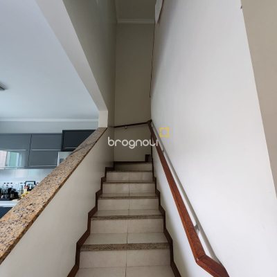 Casa com 117m², 3 quartos (sendo 1 suíte), 1 garagem, no bairro Forquilhinha em São José