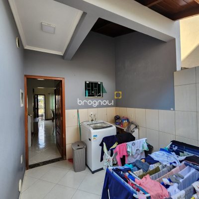 Casa com 117m², 3 quartos (sendo 1 suíte), 1 garagem, no bairro Forquilhinha em São José