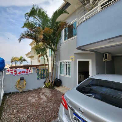 Casa com 117m², 3 quartos (sendo 1 suíte), 1 garagem, no bairro Forquilhinha em São José