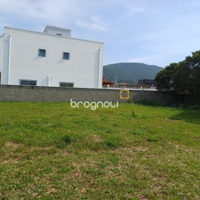 Terreno com 450m², no bairro São João do Rio Vermelho em Florianópolis