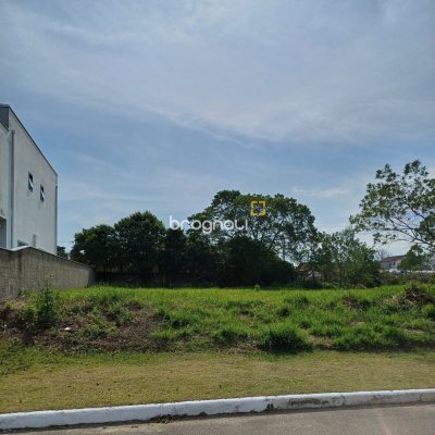 Terreno com 450m², no bairro São João do Rio Vermelho em Florianópolis