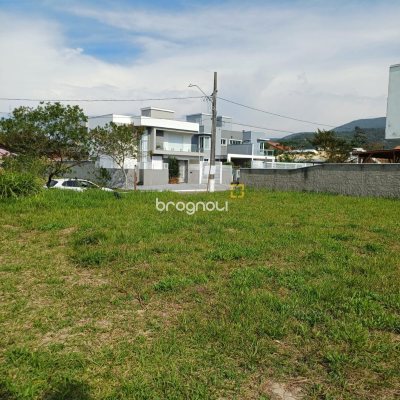 Terreno com 450m², no bairro São João do Rio Vermelho em Florianópolis
