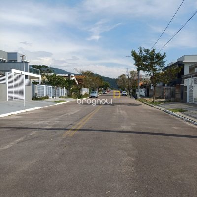 Terreno com 450m², no bairro São João do Rio Vermelho em Florianópolis