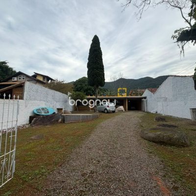 Casa com 90m², 4 quartos, 1 garagem, no bairro Praia de Fora em Palhoça