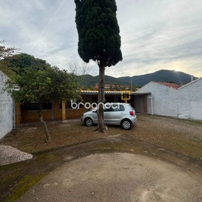 Casa com 90m², 4 quartos, 1 garagem, no bairro Praia de Fora em Palhoça