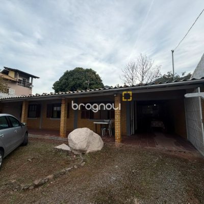 Casa com 90m², 4 quartos, 1 garagem, no bairro Praia de Fora em Palhoça