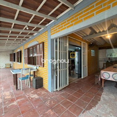 Casa com 90m², 4 quartos, 1 garagem, no bairro Praia de Fora em Palhoça