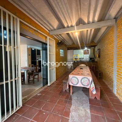 Casa com 90m², 4 quartos, 1 garagem, no bairro Praia de Fora em Palhoça