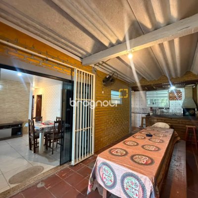 Casa com 90m², 4 quartos, 1 garagem, no bairro Praia de Fora em Palhoça