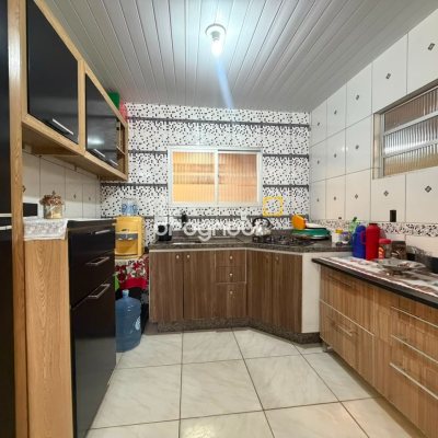 Casa com 90m², 4 quartos, 1 garagem, no bairro Praia de Fora em Palhoça
