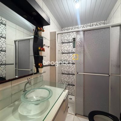Casa com 90m², 4 quartos, 1 garagem, no bairro Praia de Fora em Palhoça