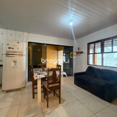 Casa com 90m², 4 quartos, 1 garagem, no bairro Praia de Fora em Palhoça