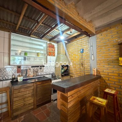 Casa com 90m², 4 quartos, 1 garagem, no bairro Praia de Fora em Palhoça