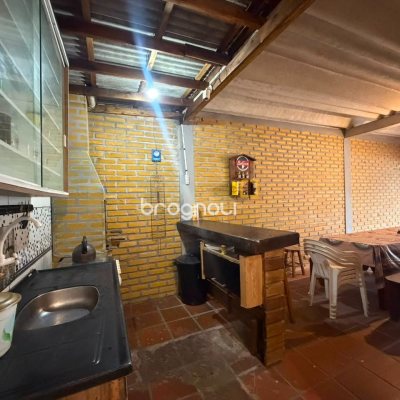 Casa com 90m², 4 quartos, 1 garagem, no bairro Praia de Fora em Palhoça