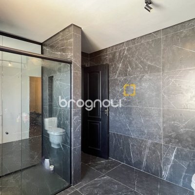 Casa com 293m², 3 quartos (sendo 3 suítes), 2 garagens, no bairro Lagoa da Conceição em Florianópolis