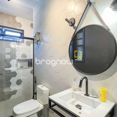 Casa com 293m², 3 quartos (sendo 3 suítes), 2 garagens, no bairro Lagoa da Conceição em Florianópolis