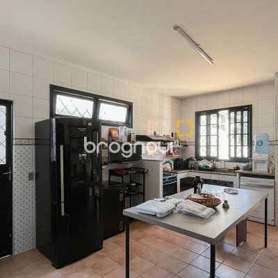 Casa com 293m², 3 quartos (sendo 3 suítes), 2 garagens, no bairro Lagoa da Conceição em Florianópolis