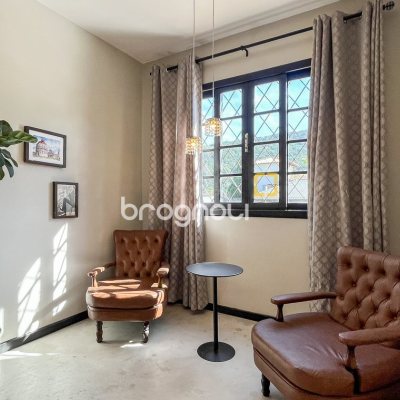 Casa com 293m², 3 quartos (sendo 3 suítes), 2 garagens, no bairro Lagoa da Conceição em Florianópolis