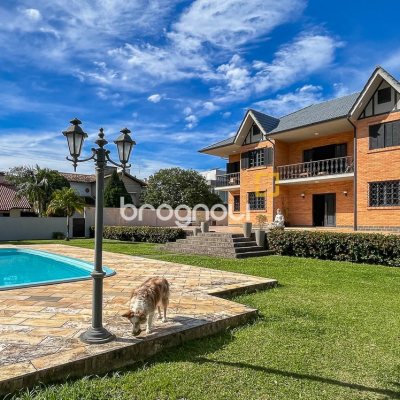 Casa com 293m², 3 quartos (sendo 3 suítes), 2 garagens, no bairro Lagoa da Conceição em Florianópolis