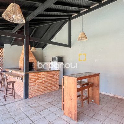 Casa com 293m², 3 quartos (sendo 3 suítes), 2 garagens, no bairro Lagoa da Conceição em Florianópolis