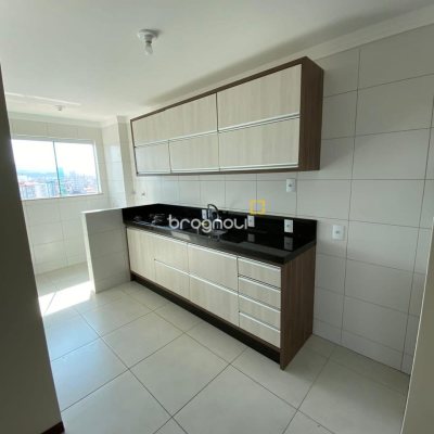 Apartamento com 83m², 2 quartos (sendo 1 suíte), 1 garagem, no bairro Barreiros em São José