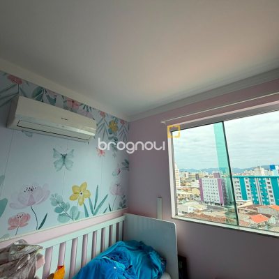 Apartamento com 83m², 2 quartos (sendo 1 suíte), 1 garagem, no bairro Barreiros em São José