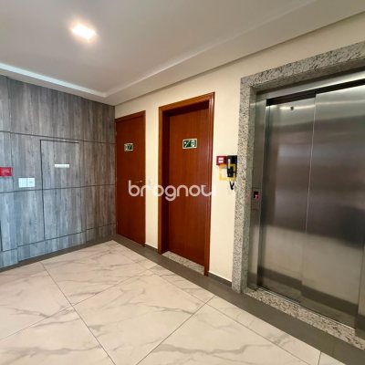 Apartamento com 83m², 2 quartos (sendo 1 suíte), 1 garagem, no bairro Barreiros em São José