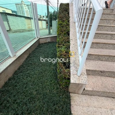 Apartamento com 83m², 2 quartos (sendo 1 suíte), 1 garagem, no bairro Barreiros em São José