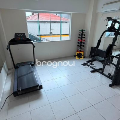 Apartamento com 83m², 2 quartos (sendo 1 suíte), 1 garagem, no bairro Barreiros em São José