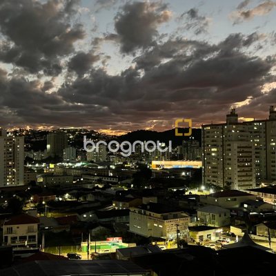 Apartamento com 83m², 2 quartos (sendo 1 suíte), 1 garagem, no bairro Barreiros em São José