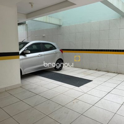Apartamento com 83m², 2 quartos (sendo 1 suíte), 1 garagem, no bairro Barreiros em São José