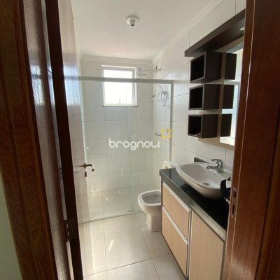 Apartamento com 83m², 2 quartos (sendo 1 suíte), 1 garagem, no bairro Barreiros em São José