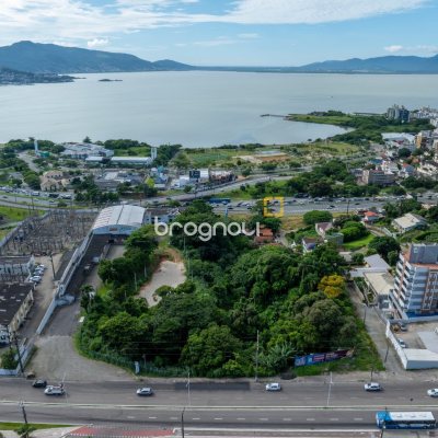 Terreno com 1450m², no bairro Capoeiras em Florianópolis