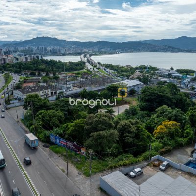 Terreno com 1450m², no bairro Capoeiras em Florianópolis