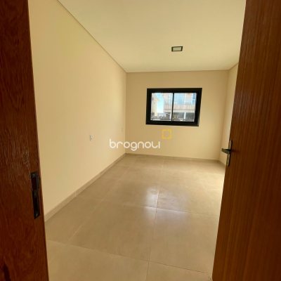 Casa com 68m², 2 quartos (sendo 1 suíte), 1 garagem, no bairro Ingleses do Rio Vermelho em Florianópolis