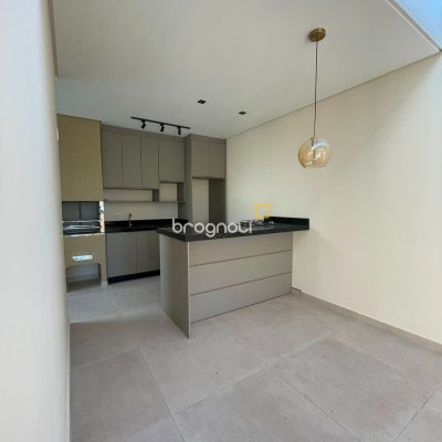 Casa com 68m², 2 quartos (sendo 1 suíte), 1 garagem, no bairro Ingleses do Rio Vermelho em Florianópolis